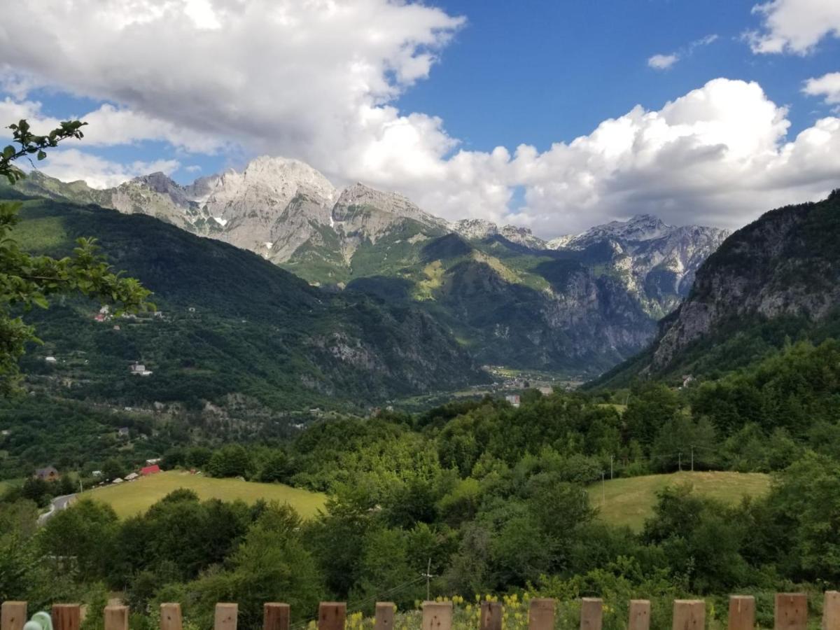 Bujtina Carku Hotel Theth Exterior photo
