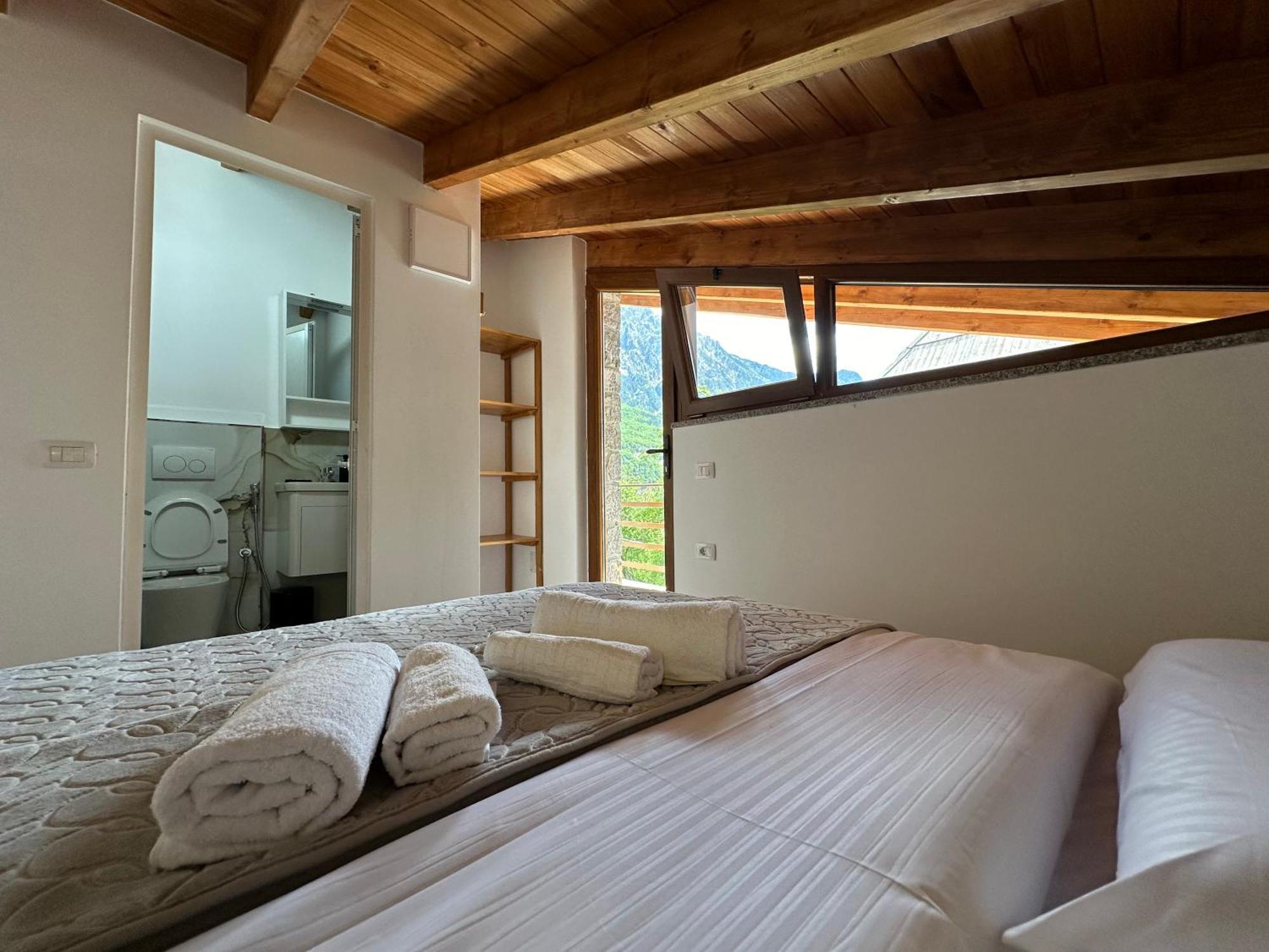 Bujtina Carku Hotel Theth Exterior photo