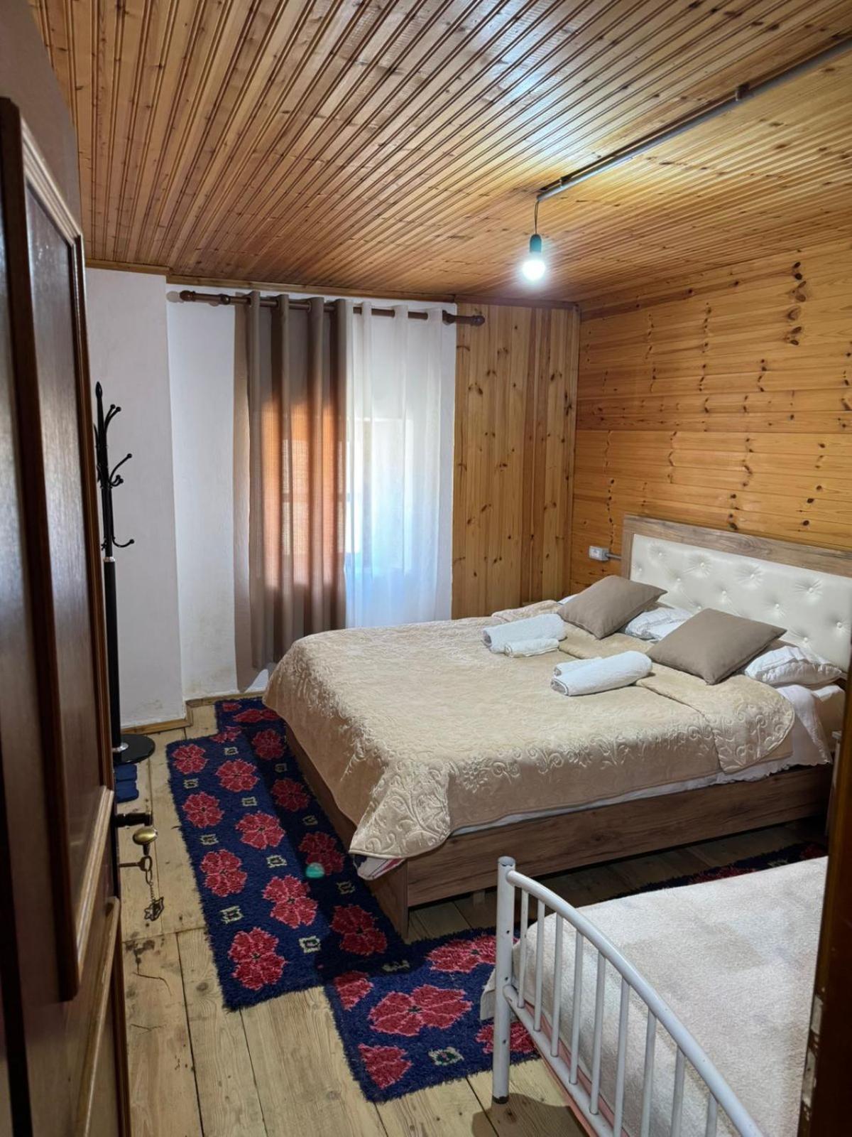Bujtina Carku Hotel Theth Exterior photo
